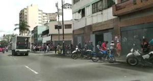 El perifoneo de “Delcy Eloína” pasó desapercibido en calles y estaciones de servicio de Catia (VIDEOS)