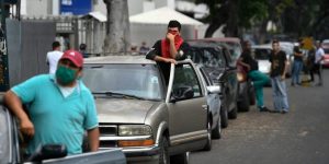 Venezuela: El ex país petrolero donde los obreros no podrán comprar gasolina