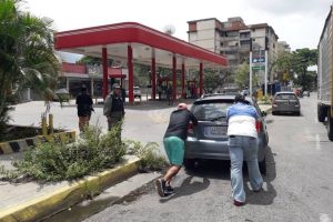 ¡Queremos gasolina! Múltiples protestas en Cumaná ante la escasez de combustible (Videos)
