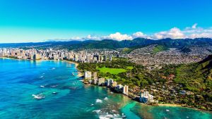 Hawaii establece fecha de reapertura para bares y teatros