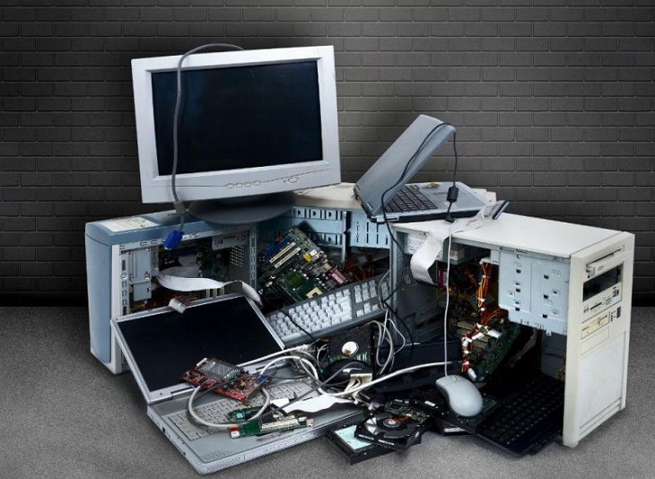 Desmantelar residuos electrónicos expone a productos peligrosos para la salud