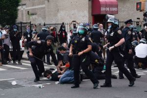 El NYPD enfrenta nuevo caso de brutalidad policial en medio de protestas por George Floyd