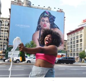 ¿Quién es Jari Jones? La modelo trans, negra y activista contra la gordofobia que ahora es imagen de Calvin Klein