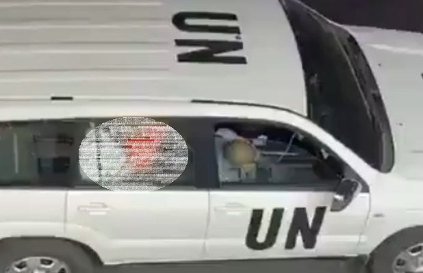Grabaron a integrantes de la ONU teniendo sexo en una camioneta oficial a la vista de todos