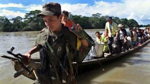 Cada vez más niños venezolanos son captados en sus escuelas por grupos armados como combatientes