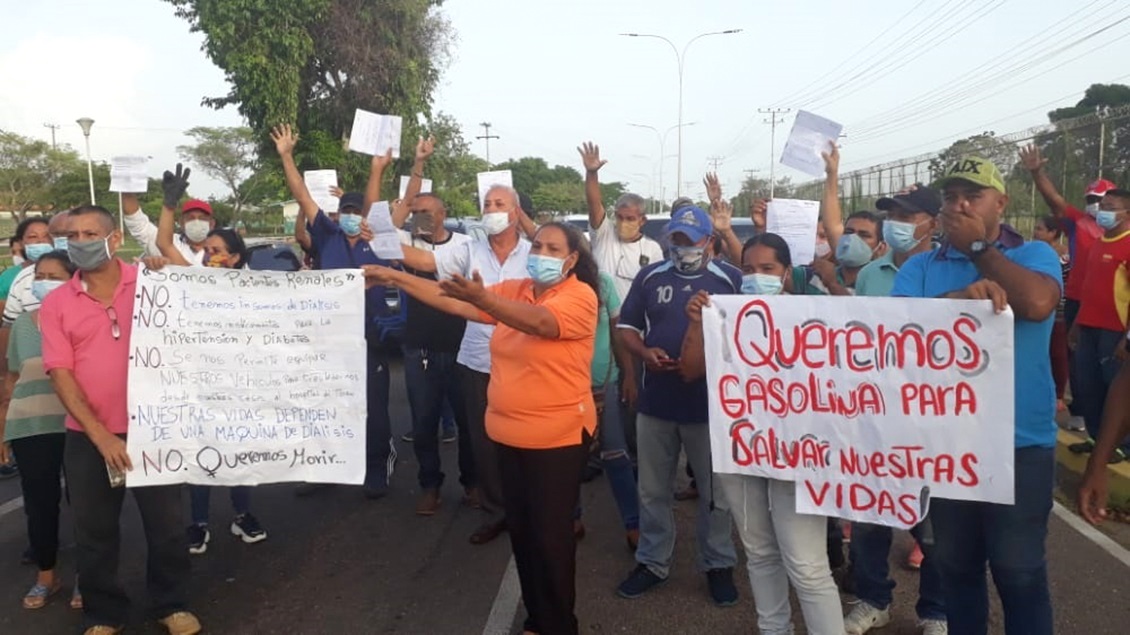 Falta de insumos y un restringido despacho de gasolina lleva a riesgo de muerte a pacientes renales en Ciudad Bolívar