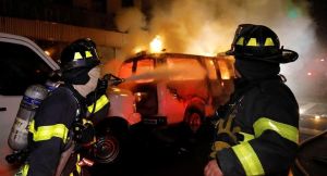 Tiendas de lujo saqueadas durante protestas nocturnas en Nueva York