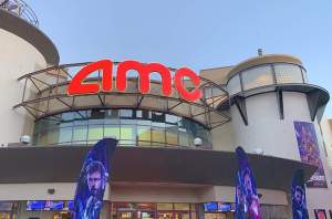 AMC Theatres planea reabrir ubicaciones selectas