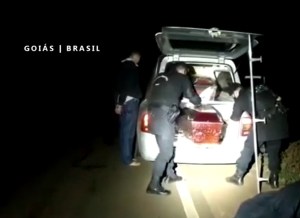 Traficante esconde marihuana en ataúdes y alega transportar víctimas de Covid-19 (Fotos y Video)