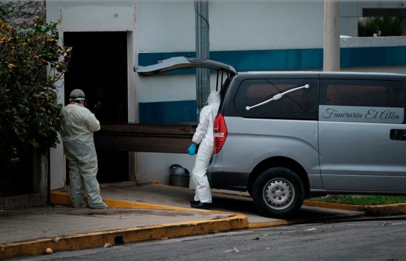 El régimen de Daniel Ortega despidió a un grupo de médicos por criticar el manejo del coronavirus