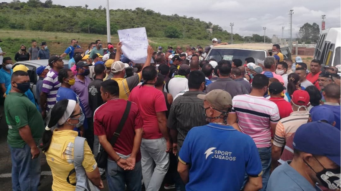 Transportistas denuncian que límite de 20 litros de gasolina les impide cubrir rutas en Guayana