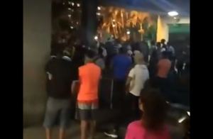 En VIDEO: PNB y colectivos arremetieron contra vecinos de Parque Central que clamaban agua