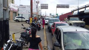 En Imágenes: Motorizados se rebelaron ante esbirros del régimen para exigir gasolina en Maracay