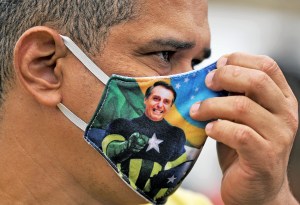 Brasileños van a las calles para manifestarse a favor y en contra de Bolsonaro
