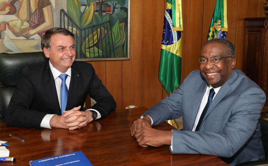 Ministro de Educación de Brasil dimitió antes de asumir por mentir en su curriculum