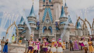 Disney World abre algunos resorts mientras que los parques temáticos permanecen cerrados