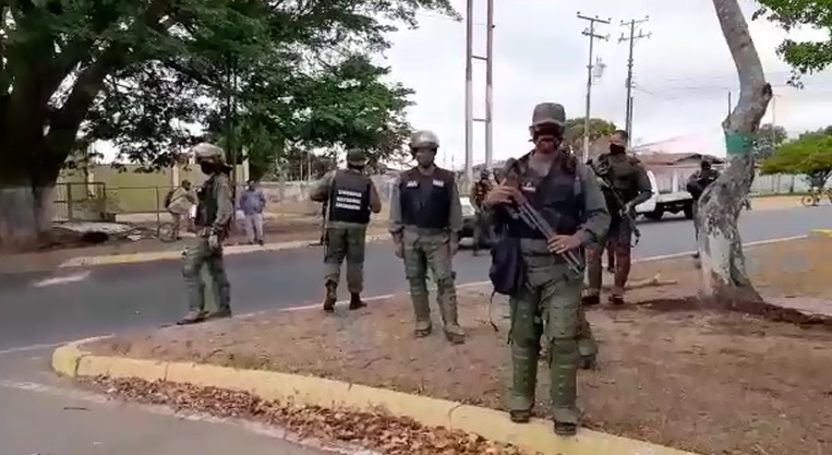 EN VIDEO: GNB agredió a periodistas que cubrían protestas por cajas Clap en El Tigre #5Jun
