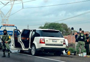 Encuentran explosivos dentro de una camioneta en el centro de México