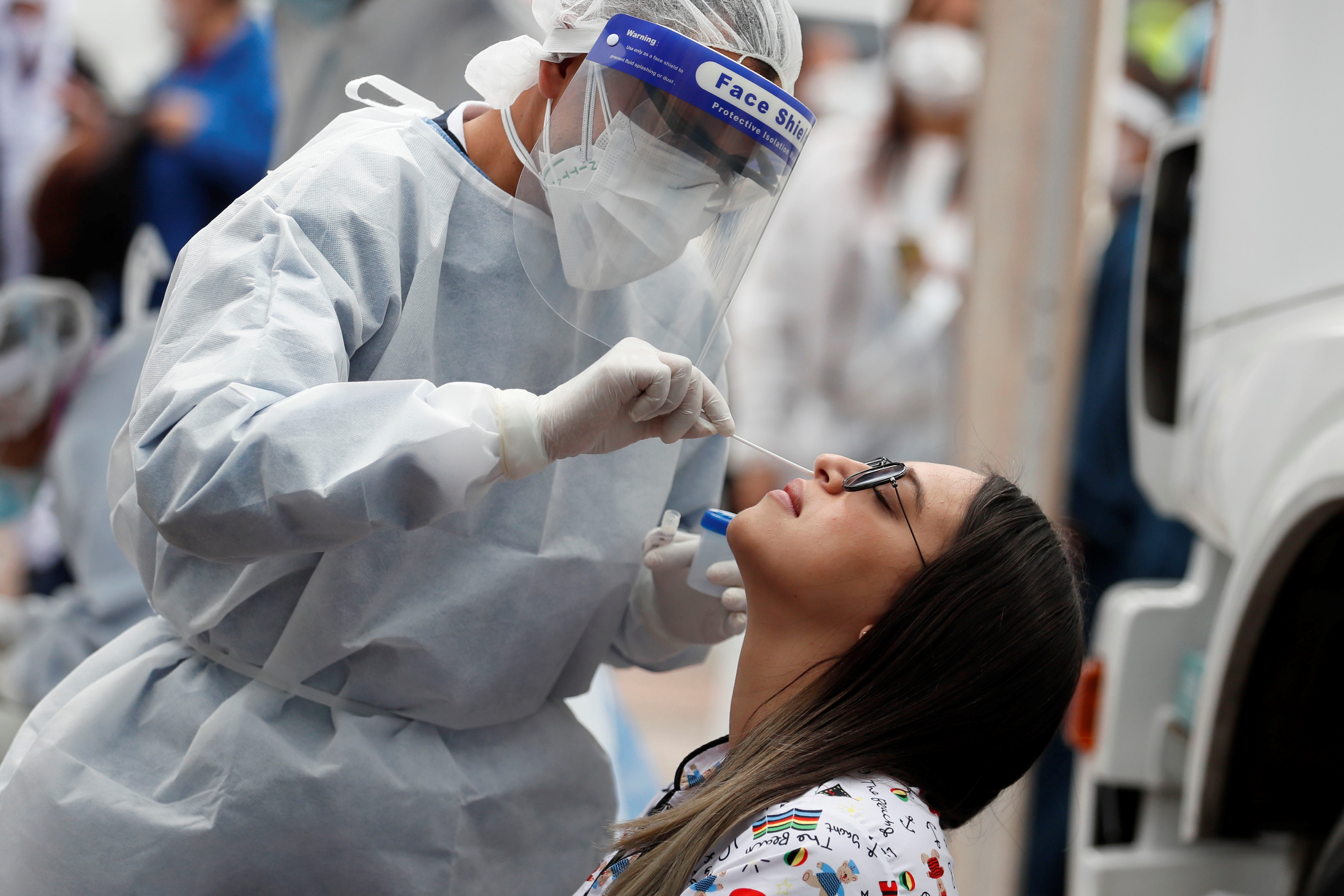 Casos y muertes por coronavirus no dan tregua en Colombia