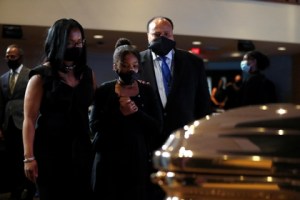 Las imágenes del funeral de George Floyd: El homenaje al hombre que se volvió un símbolo contra la violencia racial
