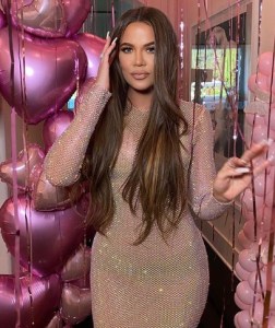 Khloé Kardashian estuvo de cumpleaños y en plena fiesta tuvo un encontronazo con sus hermanas (+Imágenes)