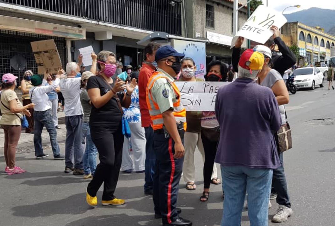 Vecinos de Caracas y Guarenas protestaron este #10Jun por la falta de agua (Fotos)