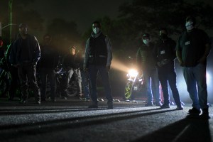 Civiles patrullan las calles de Guatemala con armas para frenar la violencia y la pandemia