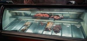 Crisis dispara comercio informal de carne y déficit de consumo de proteínas llega a 65 %
