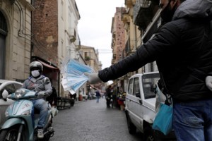En Italia le ponen una multa de mil euros a quien no use mascarilla