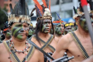 “Si la selva desaparece, este mundo queda en llamas”: La GRAVE alerta del líder de los indígenas de la Amazonía