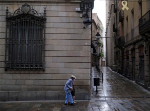 Cataluña insta a miles de personas a quedarse en casa mientras aumentan los casos de coronavirus