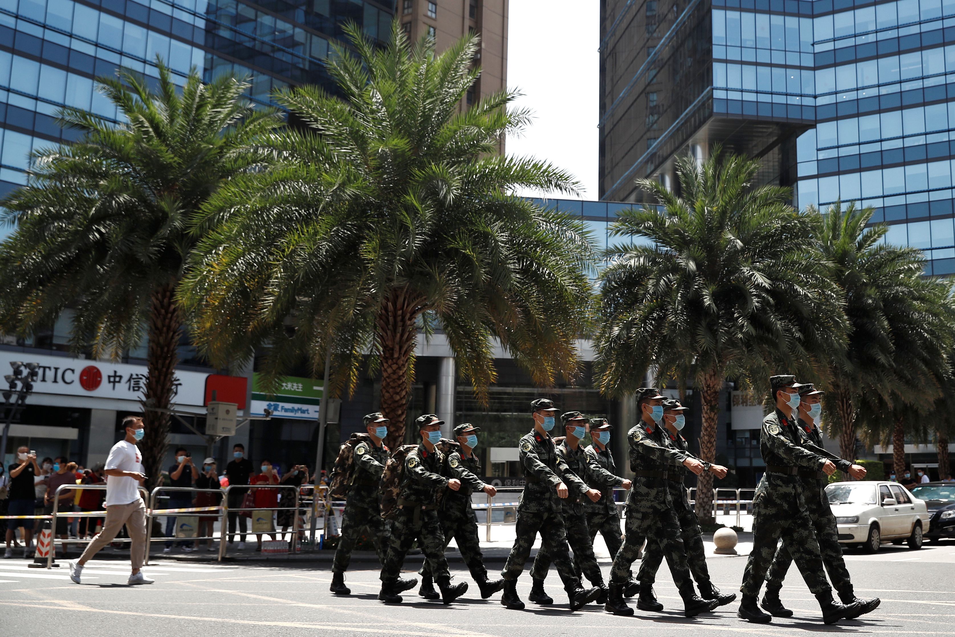 China se apodera del consulado de EEUU en Chengdu en represalia por Houston