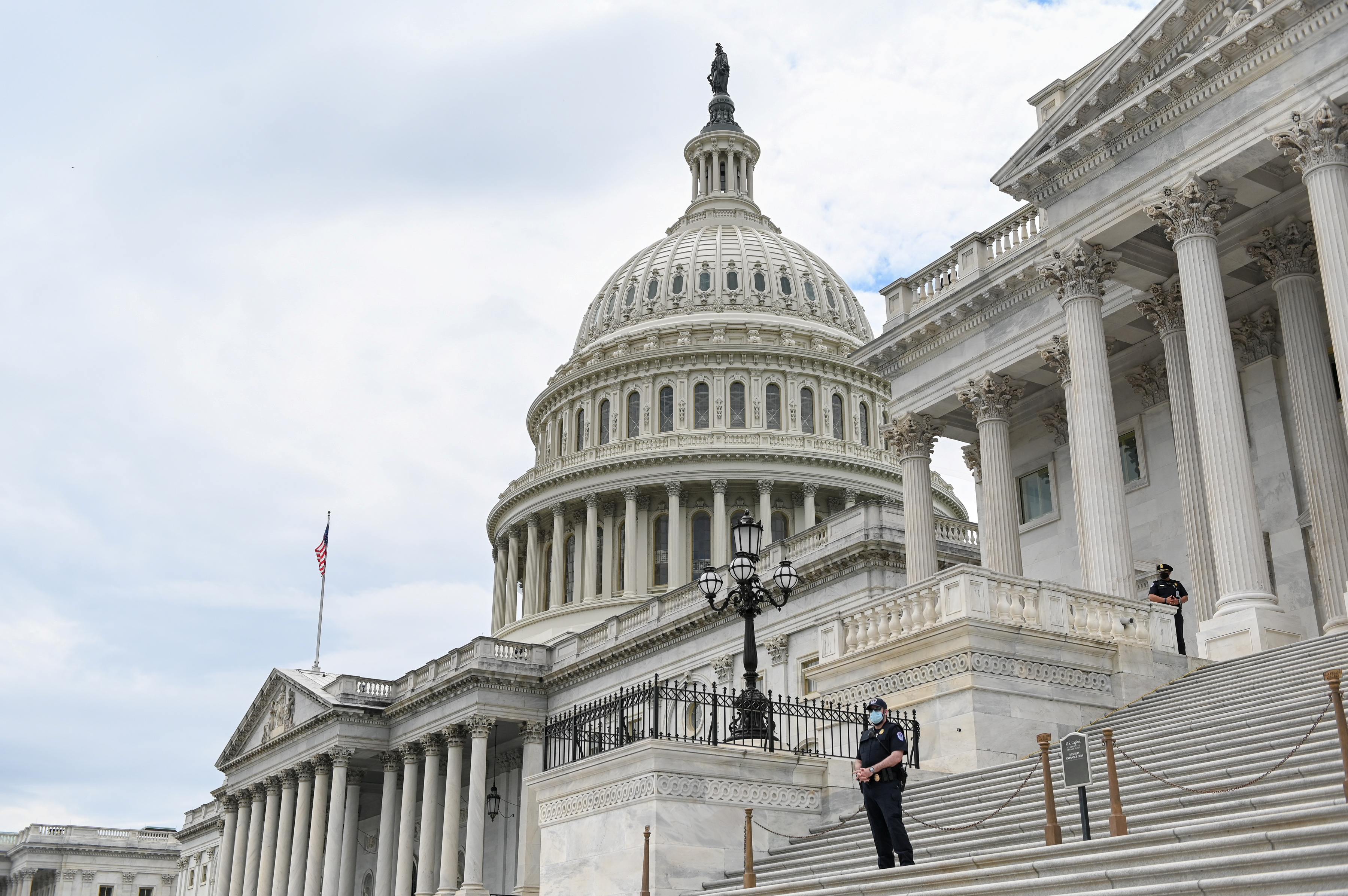 La carrera por el Senado de EEUU continúa empatada y podría decidirse en enero