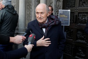 Ex presidente de la FIFA Blatter pide que Infantino sea suspendido
