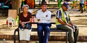 En Colombia promueven ley de empleos para adultos mayores que no cobran pensiones