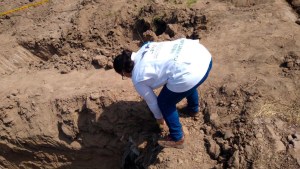 Excavaban “tumbas” para muertos por coronavirus en Colombia… y hallaron una fosa de presuntos “falsos positivos”