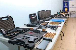 Desmantelada en Panamá una red de altos funcionarios traficantes de armas
