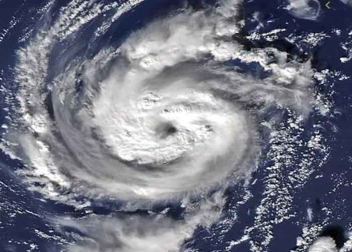 El huracán Douglas gana fuerza y va a rumbo a Hawai