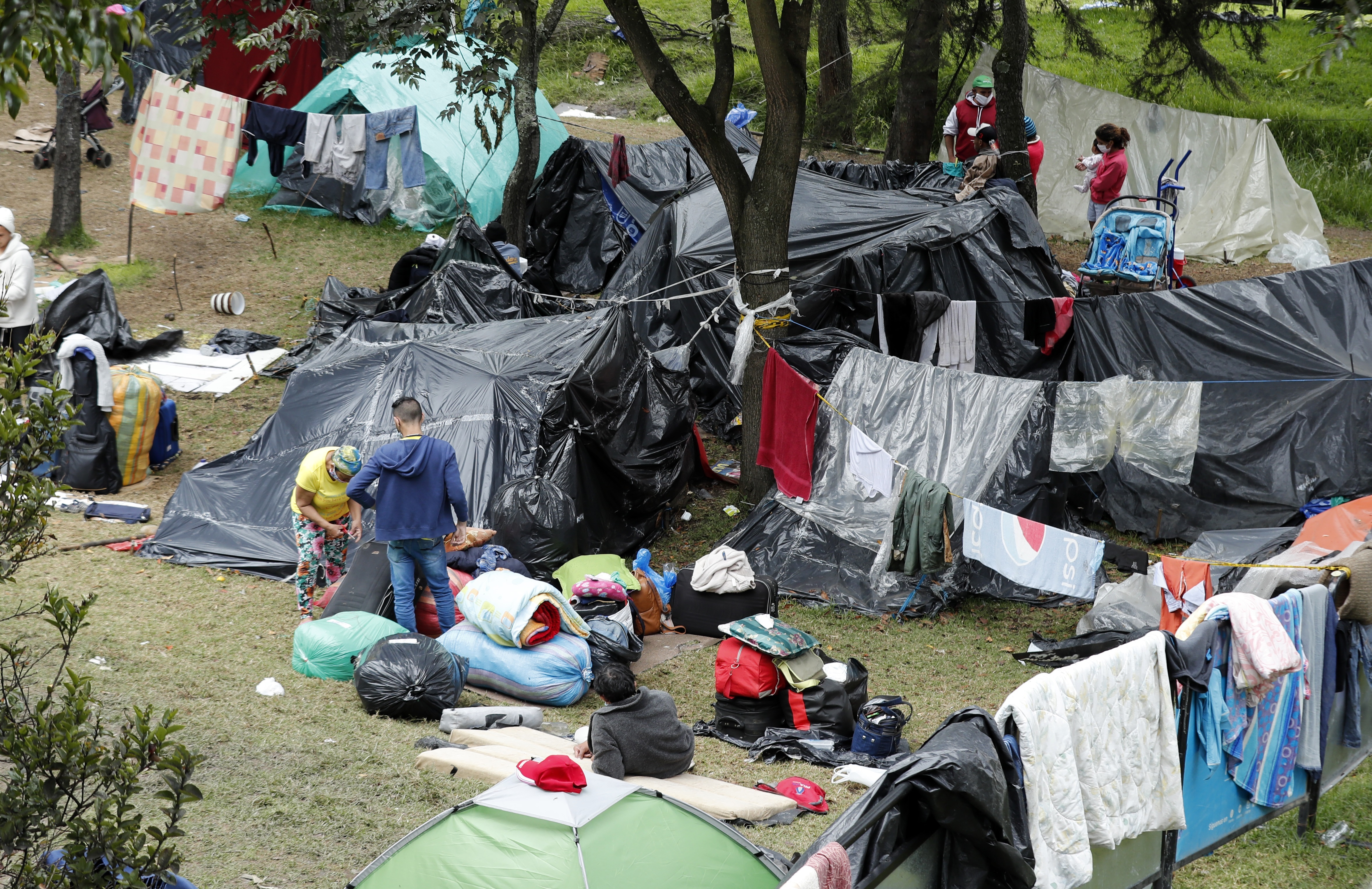 Unos 400 connacionales varados en Bogotá levantarán su campamento y viajarán a Venezuela (Fotos)