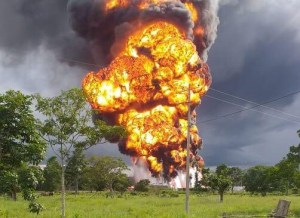 EN VIDEO: Así fue el atentado que disidentes de las Farc realizaron en una plataforma petrolera en Colombia