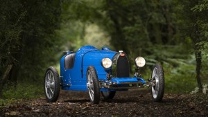 El inusual auto eléctrico fabricado por Bugatti que puede ser conducido hasta por niños