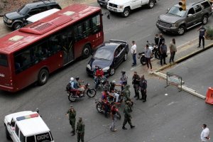 Las incongruencias de la cuarentena: En Montalbán te dejan transitar hacia La Paz a pie… pero no en carro #2Jul