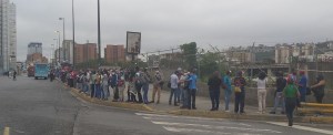 ¿Cuarentena radical? Así los caraqueños inician la semana y transitan a riesgo en Zona Rental y Plaza Venezuela #6Jul (Fotos)