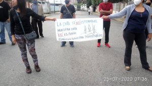 En el Valle Vecinos protestan contra los transportistas de la zona