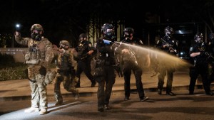 Protestas en Oregon: Demandan al gobierno federal por arrestos en manifestaciones