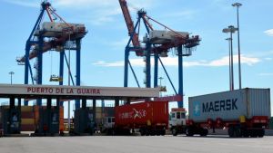 Aduaneros reportan disminución de importación y exportación en el puerto de La Guaira