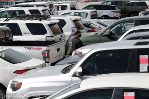 EEUU afirmó que, en lugar de alimentos para los venezolanos, Maduro le da autos a los ricos