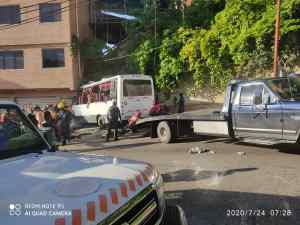 Colisión de un autobús en Baruta dejó un muerto y varios heridos