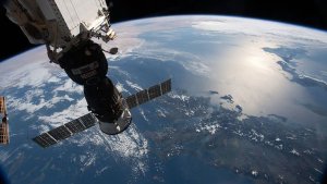 Es “extremadamente peligroso”: desechos espaciales rusos rozan un satélite chino
