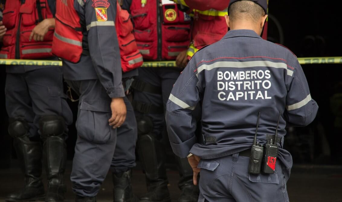 Al menos 15 bomberos venezolanos padecen de coronavirus; uno de ellos internado en Coche